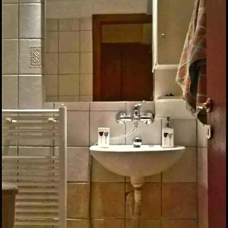 Tiny Escape شقة *